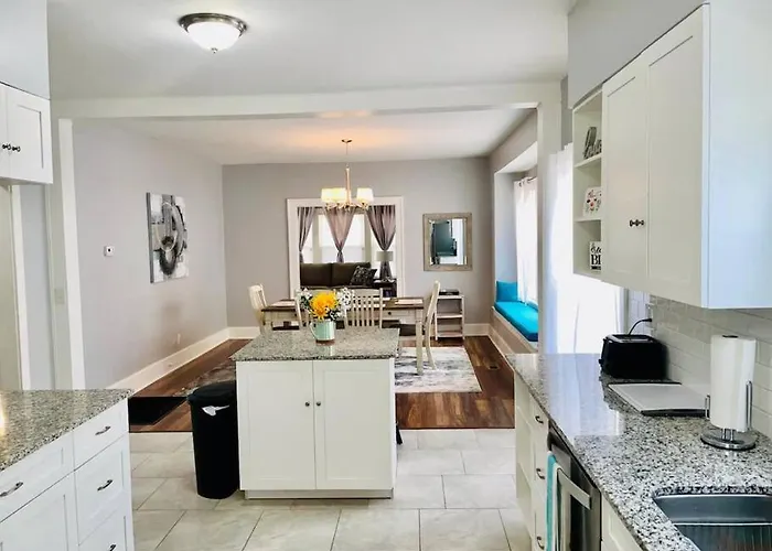 Cherry Street Luxury- Shopping-dining-by Downtown And Hospitals Tulsa
